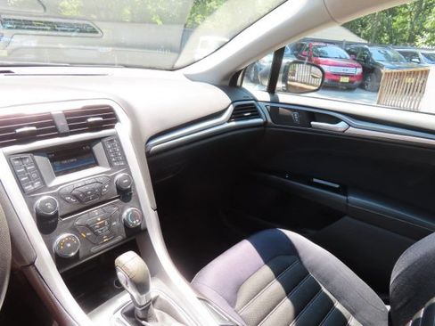 Used 2014 Ford Fusion SE FWD image 19