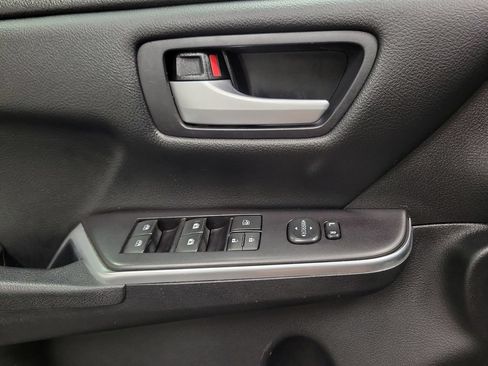 Used 2016 Toyota Camry SE FWD image 21