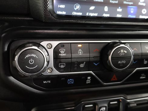 Used 2022 Jeep Wrangler Unlimited Sahara w/ Cold Weather Group AWD/4WD image 26