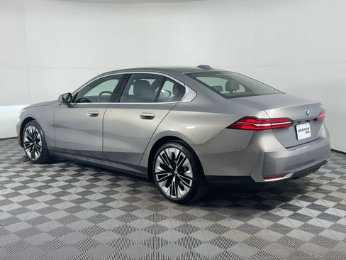 Certified 2025 BMW 530i image 3