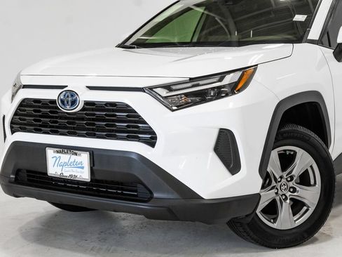 Used 2022 Toyota RAV4 XLE w/ Convenience Package AWD/4WD image 2