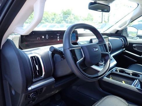 Used 2025 Ford Expedition Platinum AWD/4WD image 17