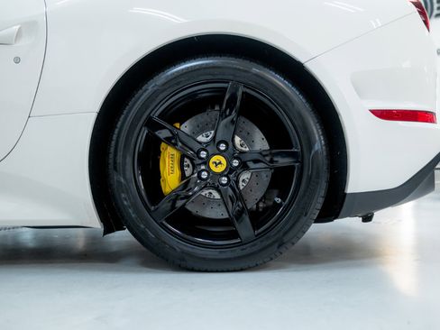 Used 2016 Ferrari California T image 37