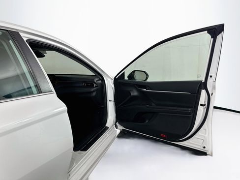Used 2023 Toyota Camry SE FWD image 30