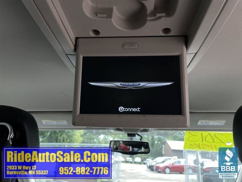 Used 2013 Chrysler Town & Country Touring-L w/ Driver Convenience Group FWD image 38
