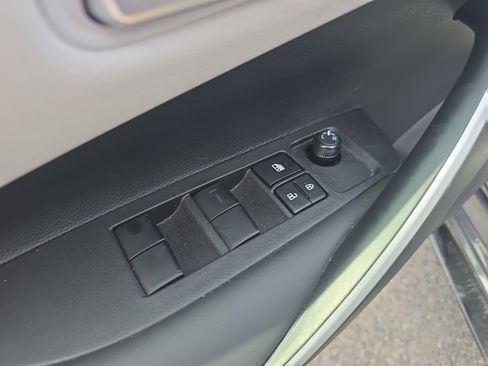 Used 2025 Toyota Corolla FX w/ Convenience Package FWD image 17