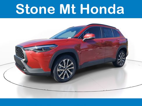 Used 2023 Toyota Corolla Cross XLE image 3