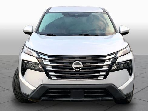 Used 2024 Nissan Rogue SV AWD/4WD image 4