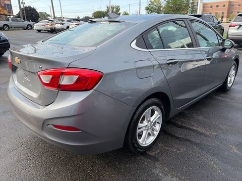 Used 2018 Chevrolet Cruze LT w/ Convenience Package FWD image 3