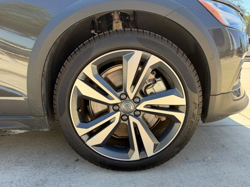 Certified 2025 Volvo V60 B5 Cross Country Plus AWD/4WD image 7