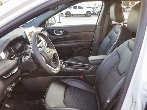 New 2026 Jeep Compass Latitude image 18