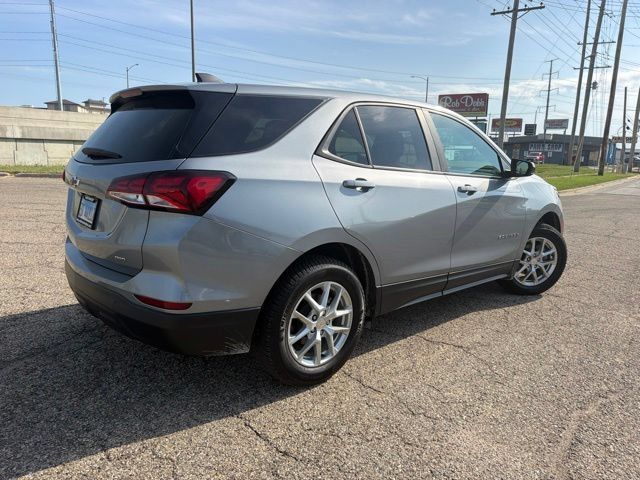 Used 2024 Chevrolet Equinox LS w/ LS Convenience Package AWD/4WD image 3