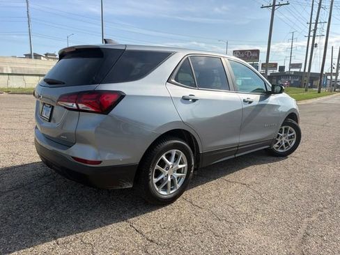Used 2024 Chevrolet Equinox LS w/ LS Convenience Package AWD/4WD image 3
