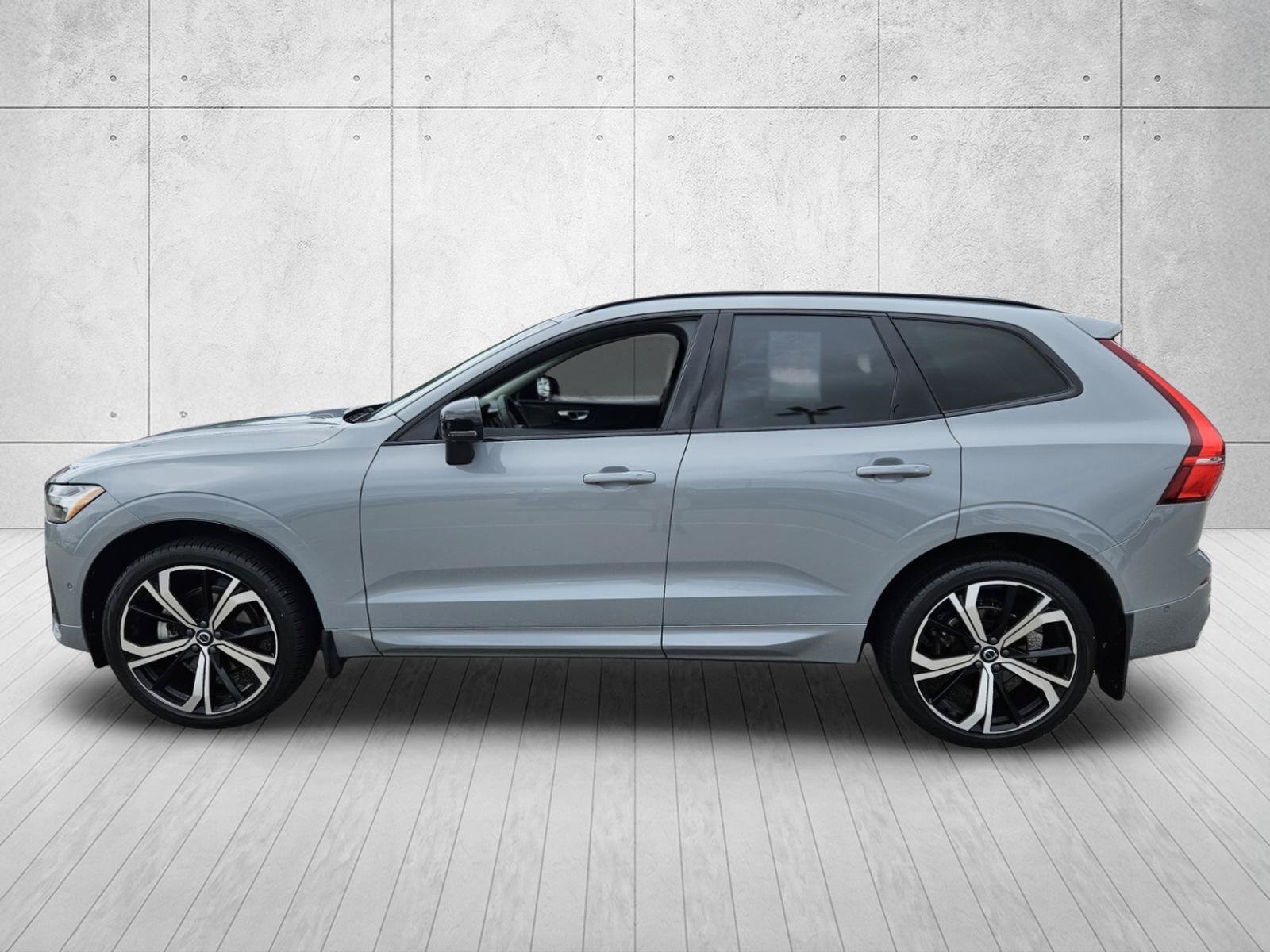 Used 2024 Volvo XC60 B5 Ultimate w/ Protection Package Premier AWD/4WD image 4