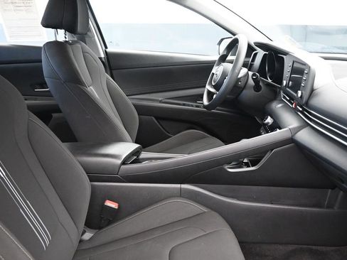 Used 2022 Hyundai Elantra Blue image 10