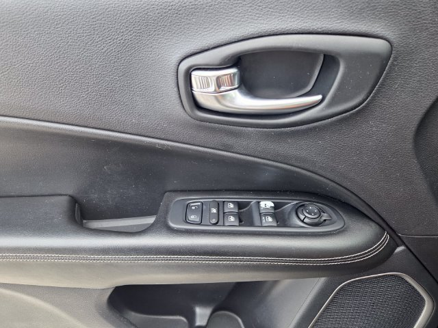 Certified 2021 Jeep Compass Latitude w/ Sun and Sound Group AWD/4WD image 23