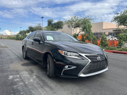Used 2017 Lexus ES 300h w/ Navigation System Package FWD image 40