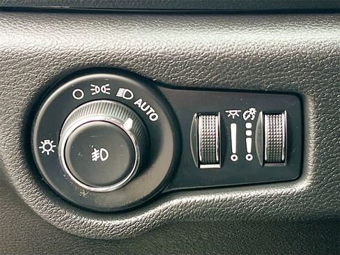 Used 2019 Chrysler Pacifica Touring-L w/ S Appearance Package image 10