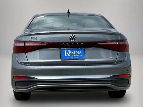 Used 2025 Volkswagen Jetta SE FWD image 5