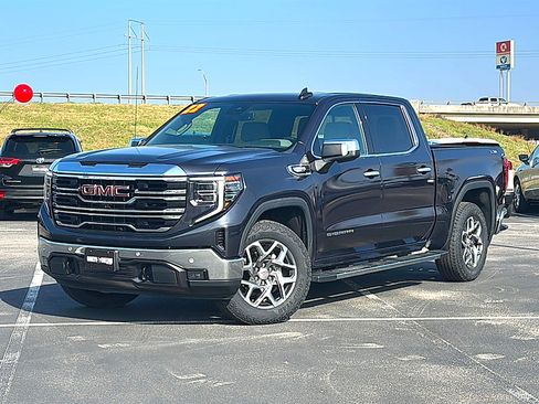 Used 2022 GMC Sierra 1500 SLT image 2