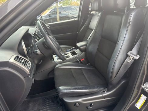 Used 2019 Jeep Grand Cherokee Laredo w/ Laredo X Package AWD/4WD image 5