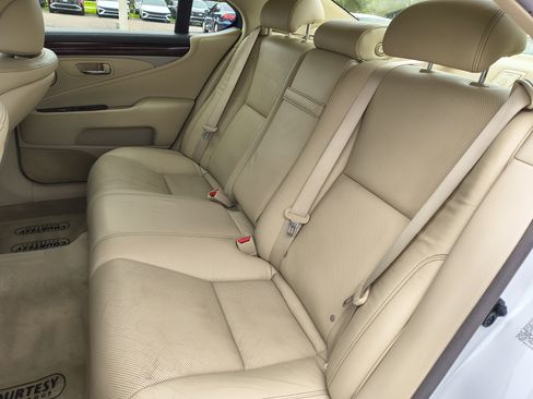 Used 2016 Lexus LS 460 w/ Comfort Package RWD image 20