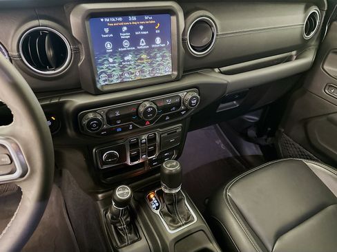 Used 2023 Jeep Wrangler Sahara image 26