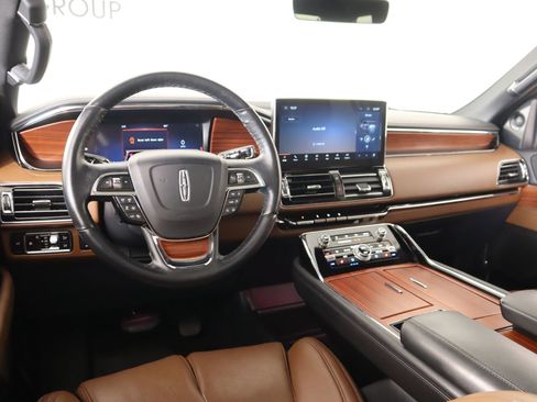 Used 2024 Lincoln Navigator Reserve w/ Monochromatic Package image 2