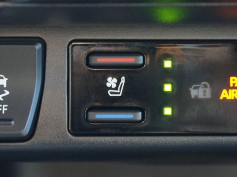 Used 2024 Toyota RAV4 XSE image 8