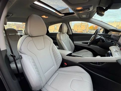 Used 2022 Hyundai Elantra Limited image 31