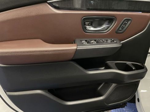 Used 2025 Honda Pilot Elite image 13