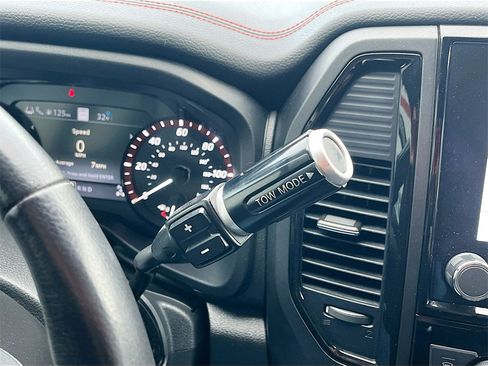 Used 2024 Nissan Titan PRO-4X w/ Pro-4x Convenience Package image 17