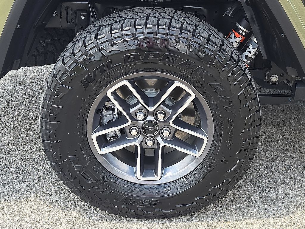 Used 2025 Jeep Gladiator Mojave AWD/4WD image 7