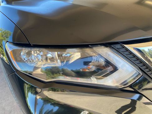 Used 2018 Nissan Rogue S FWD image 33
