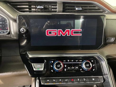 Used 2023 GMC Sierra 1500 Denali w/ Technology Package AWD/4WD image 15
