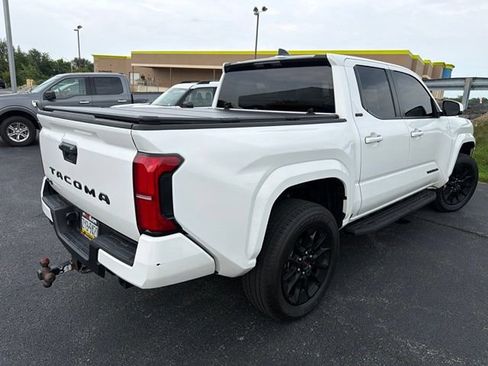 Used 2024 Toyota Tacoma SR5 AWD/4WD image 5