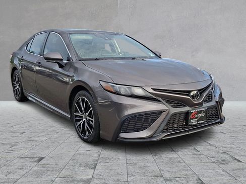 Used 2023 Toyota Camry SE w/ Cold Weather Package FWD image 3