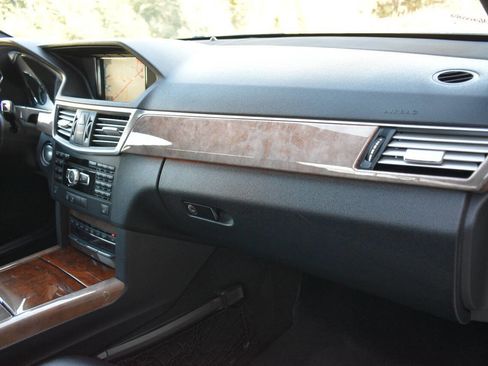Used 2013 Mercedes-Benz E 350 4MATIC Sedan image 20