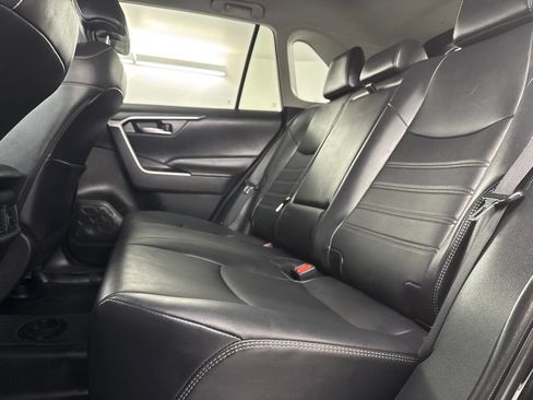 Used 2022 Toyota RAV4 XLE Premium FWD image 11