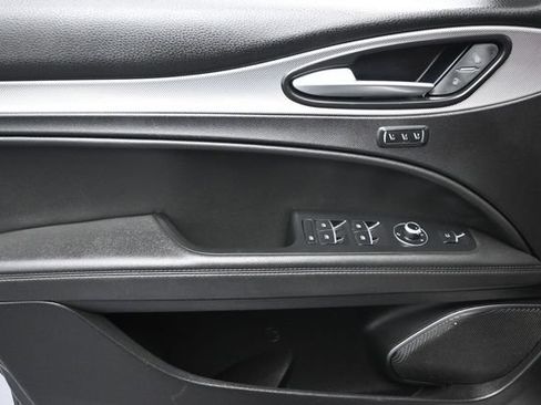 Used 2023 Alfa Romeo Stelvio Veloce AWD/4WD image 7