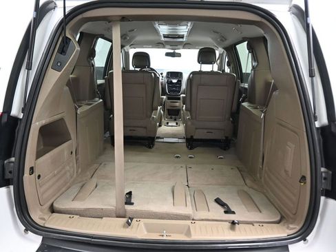 Used 2014 Chrysler Town & Country Touring image 52