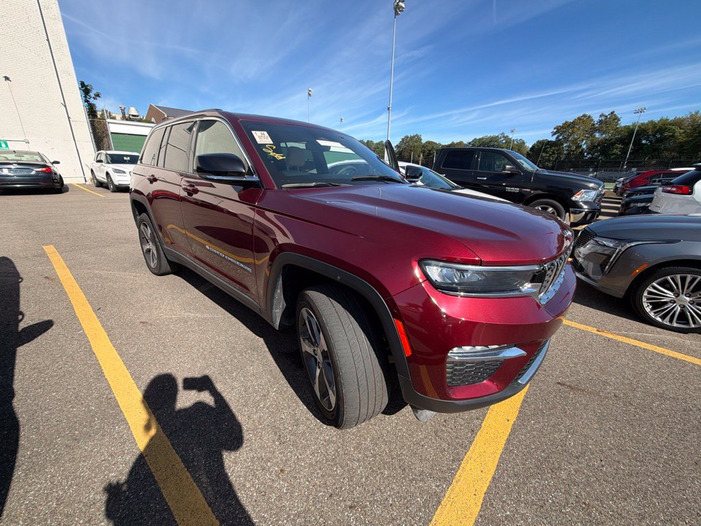 Used 2023 Jeep Grand Cherokee 4WD 4xe image 5
