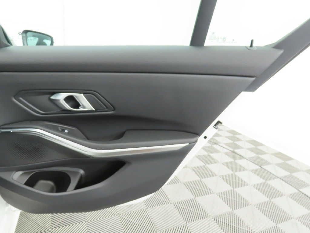 Used 2026 BMW 330i Sedan w/ Convenience Package RWD image 28