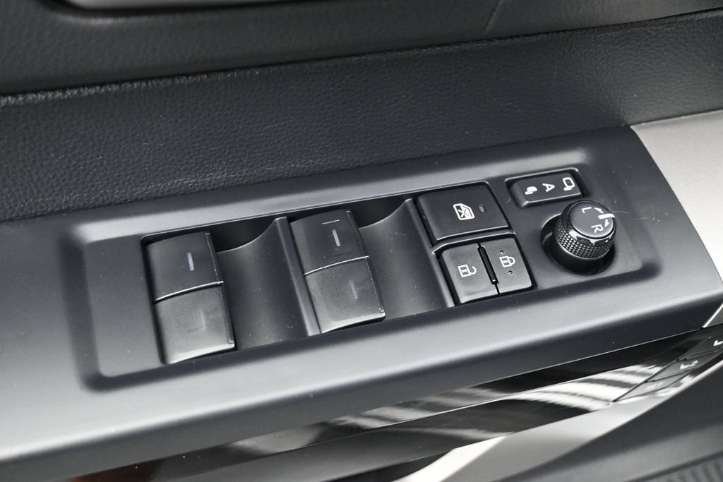 Used 2023 Toyota Tundra Limited AWD/4WD image 4