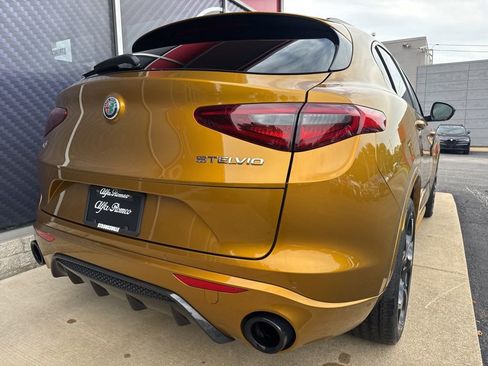 Used 2023 Alfa Romeo Stelvio Veloce AWD/4WD image 7