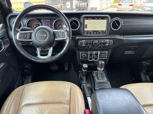 Used 2018 Jeep Wrangler Unlimited Sahara w/ Dual Top Group AWD/4WD image 8