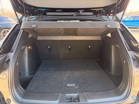 Used 2025 Chevrolet Trax RS w/ Sunroof Package image 15