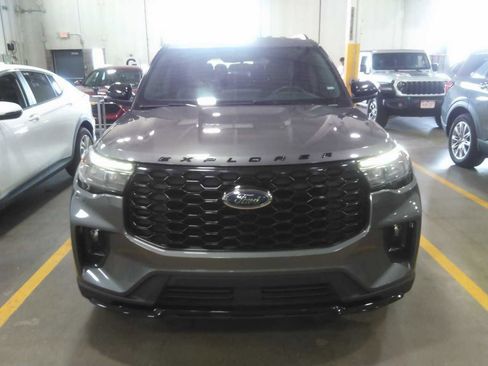 Used 2025 Ford Explorer ST-Line AWD/4WD image 7