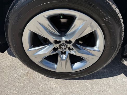Used 2017 Toyota Highlander Limited FWD image 13