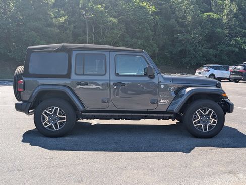 Used 2024 Jeep Wrangler Unlimited Sahara w/ Safety Group AWD/4WD image 10